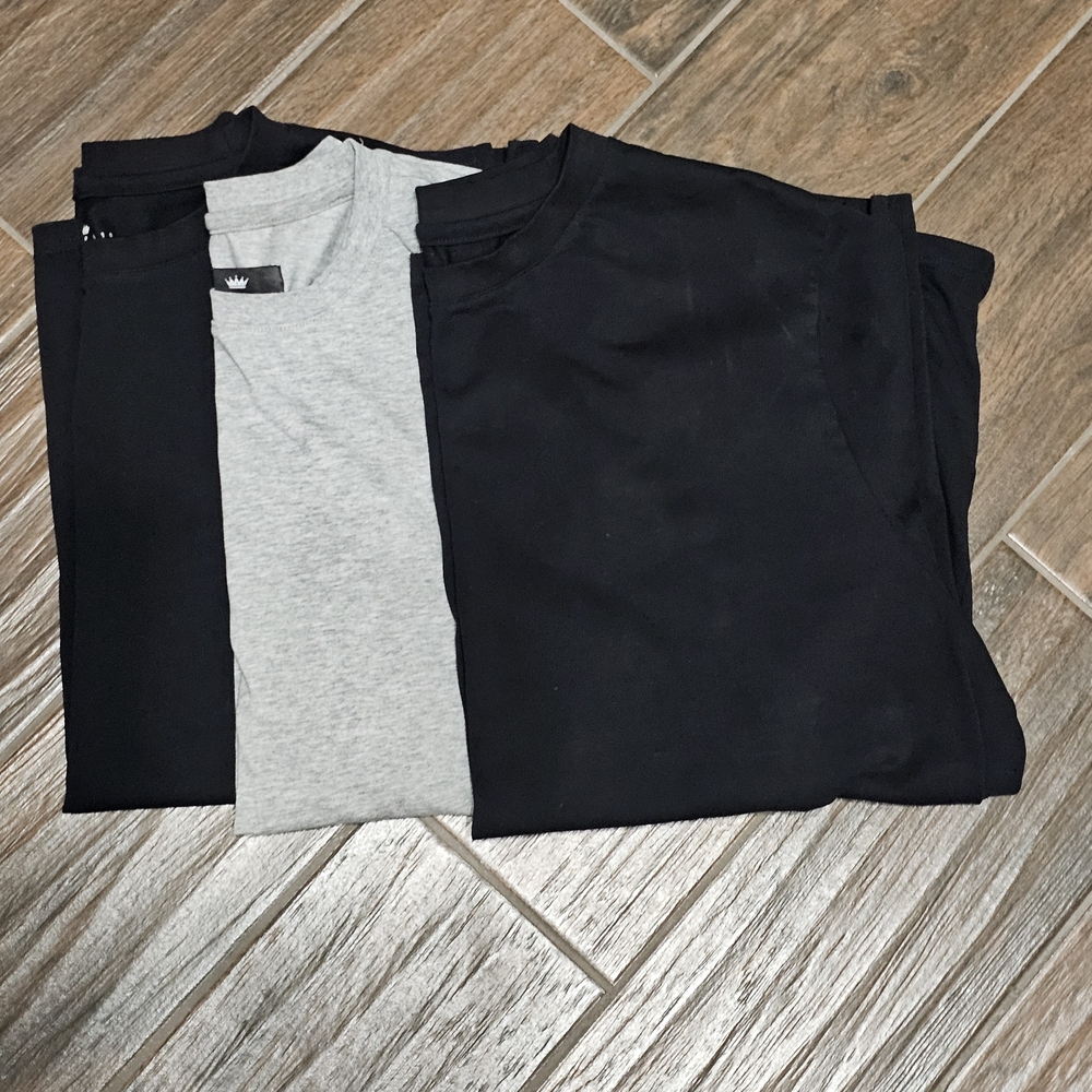 Under 510 Black and Gray T-Shirts (3)